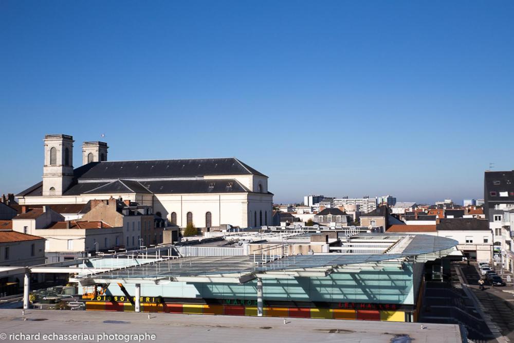 Hôtel de la Vendée La Roche-sur-Yon Esterno foto